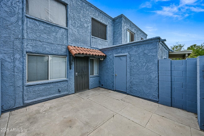 Building Photo - 5406 W Sheena Dr