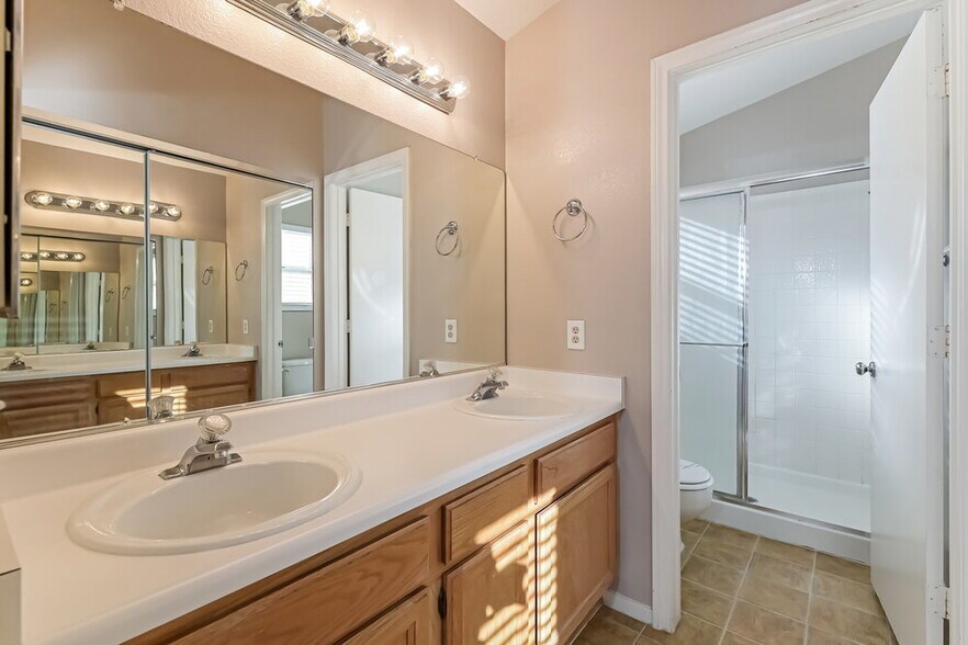 Building Photo - 6125 Wild Berry Dr