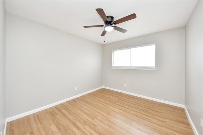 Building Photo - 7911 Pella Dr