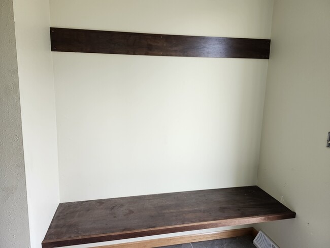 Building Photo - 301 King St