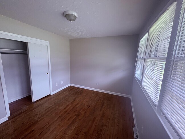 Building Photo - 406 Forest Grove Ave