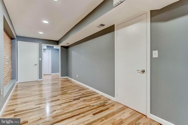 Building Photo - 1049 S Charles St