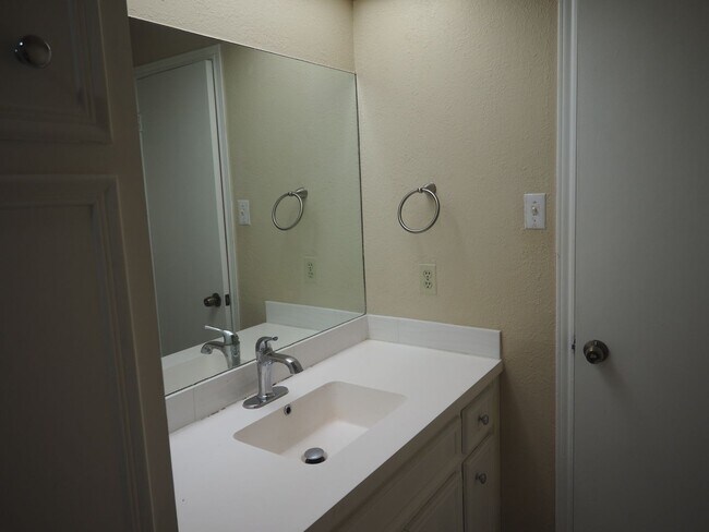 Building Photo - 3845 Ranch Road 2222