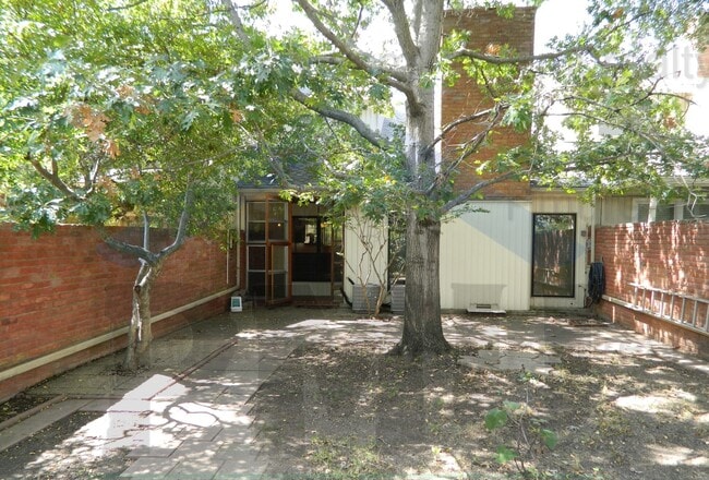Building Photo - AVAILABLE NOW!!! Gorgeous 3+ Bed 2-Bath To...