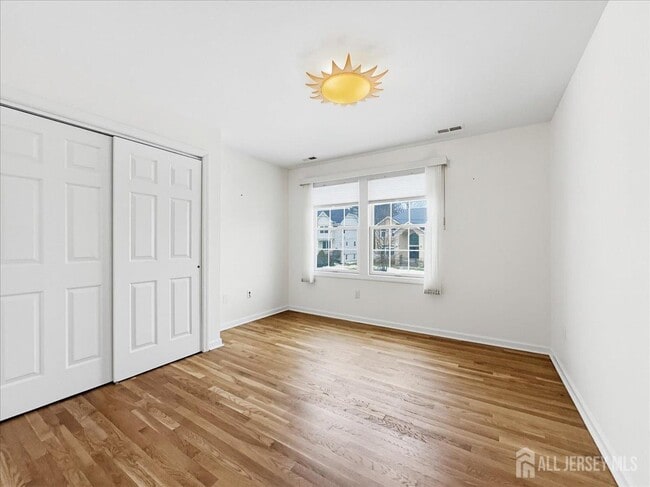 Building Photo - 37 Jersey Ave