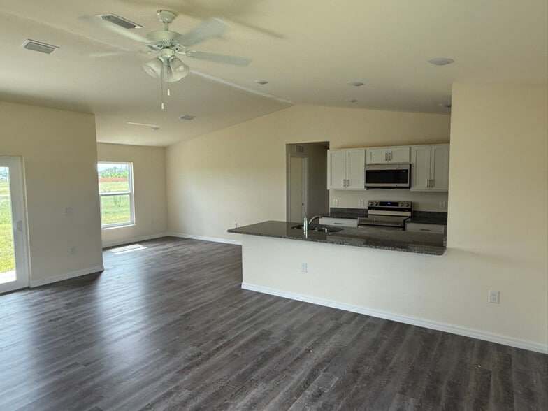 Building Photo - 7038 Lotus Cir