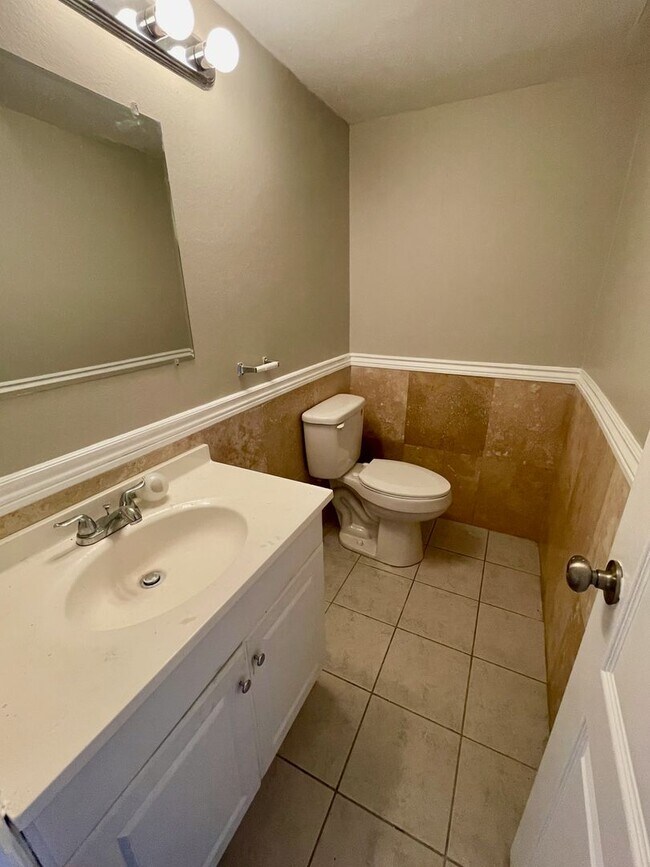 Building Photo - Charming 3-Bedroom, 2.5-Bath Townhome in Village Square Condominiums