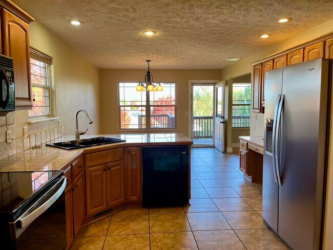 Building Photo - 5 bedroom and 3 bathroom two level house