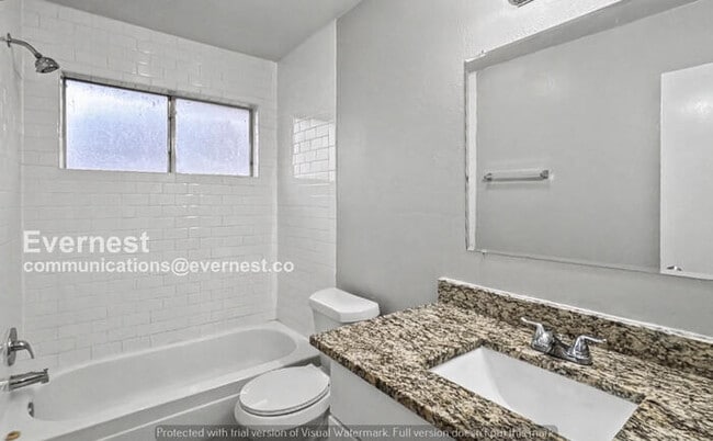 Building Photo - 3 Bed, 2 Bath Home with Garage and Fenced Yard / Pet-Friendly /Available Now!