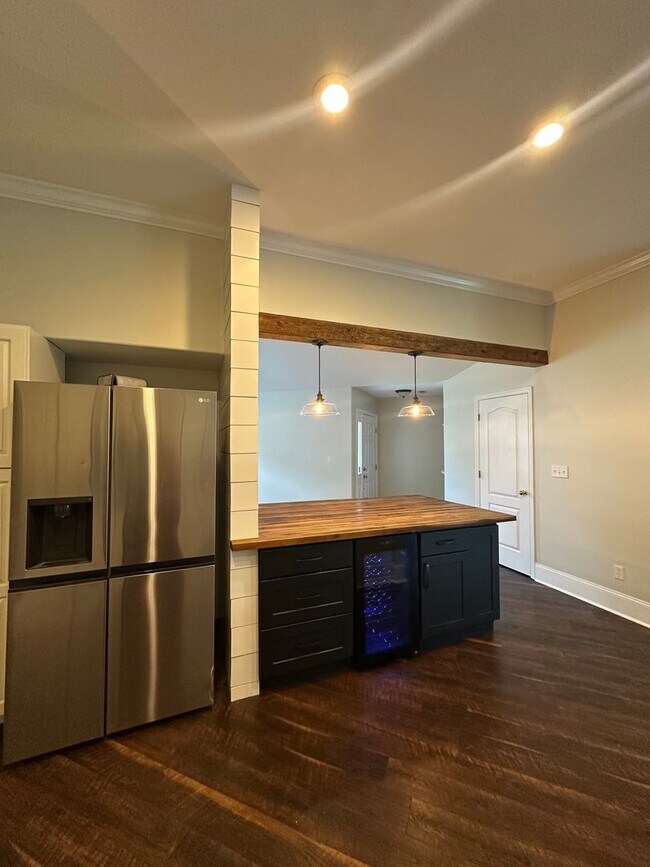 Building Photo - Gorgeous 3 Bedroom 2 Bath home in Piney Z ...