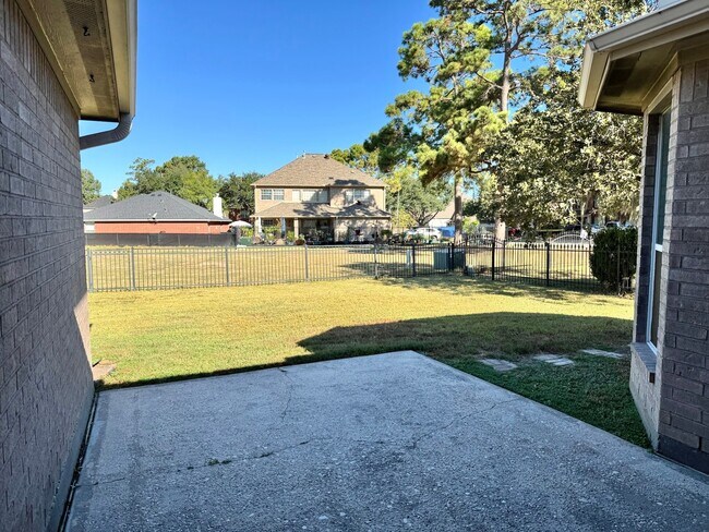 Building Photo - 8603 Malardcrest Dr