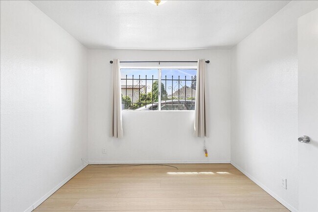 Building Photo - 1843-1847 E 25th St