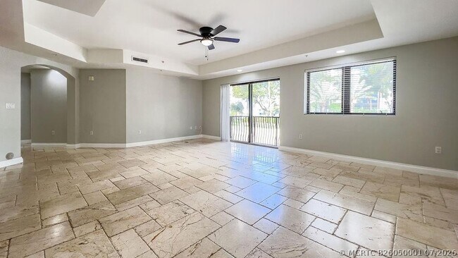 Building Photo - 4241 N Ocean Dr