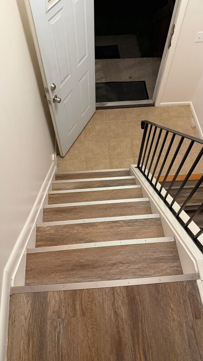 Building Photo - 6686 Deer Ct