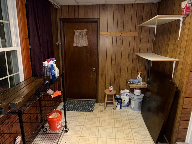 Building Photo - 5552 S Kolmar Ave