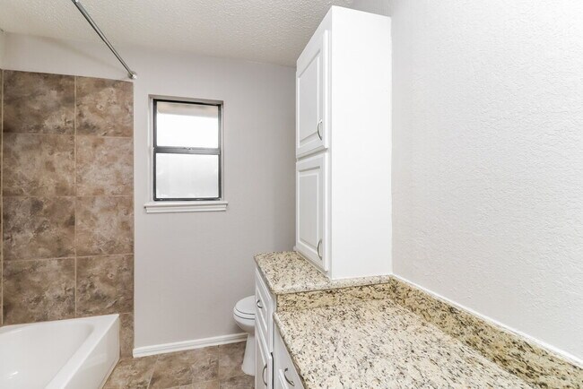 Building Photo - 1609 Willow Park Dr