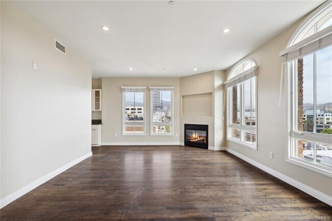 Building Photo - 619 Caruso Ave