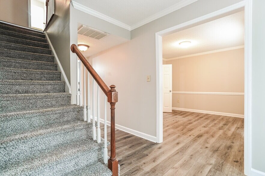 Building Photo - 9313 Fairmead Dr