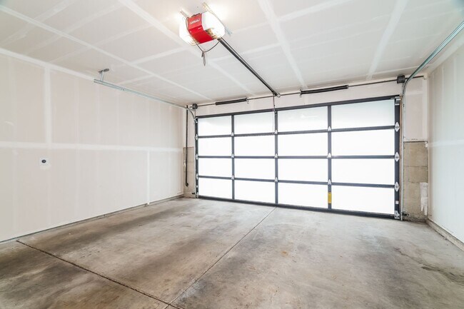 Building Photo - 13665 SE 67th Pl.