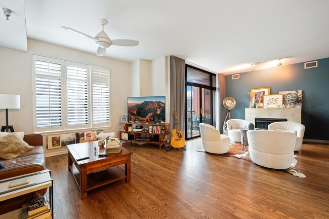 Building Photo - STUNNING 2BED/2BATH LARGE CORNER UNIT, GARAGE PARKING, HEAT, CABLE/INTERNET INCLUDED