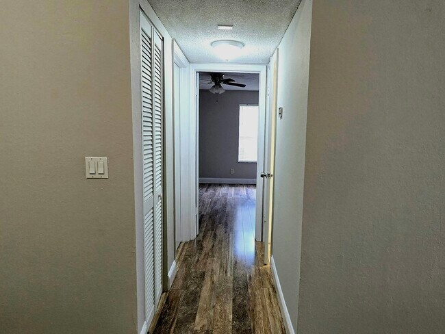 Building Photo - 4630 Commander Dr