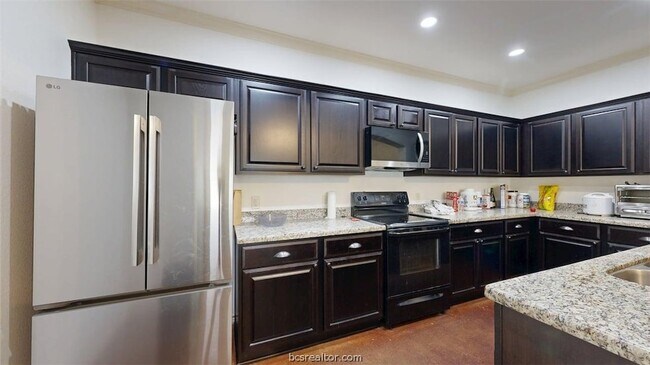 Building Photo - 413 Hayes Ln