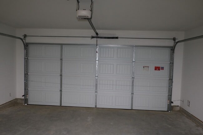 Building Photo - 6245 Alder Crk Dr