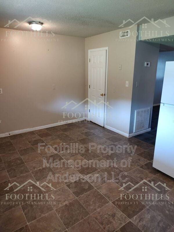 Building Photo - 208 N Major Rd