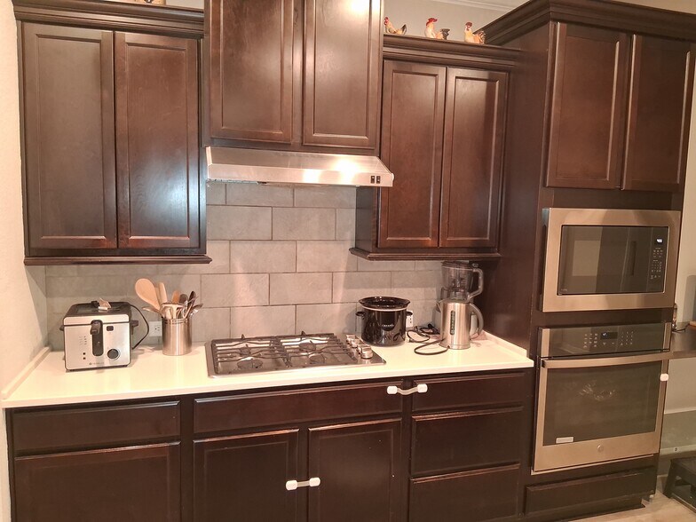 Building Photo - 6307 Southern Cross Dr