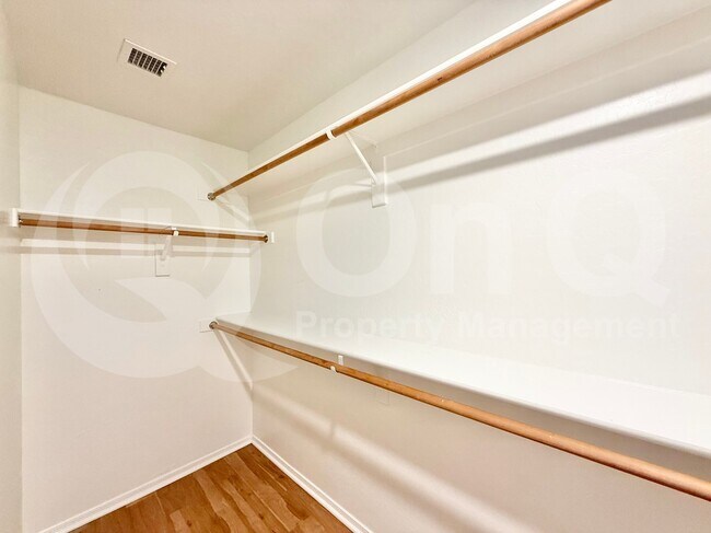 Building Photo - 4234 E Redwood Ln