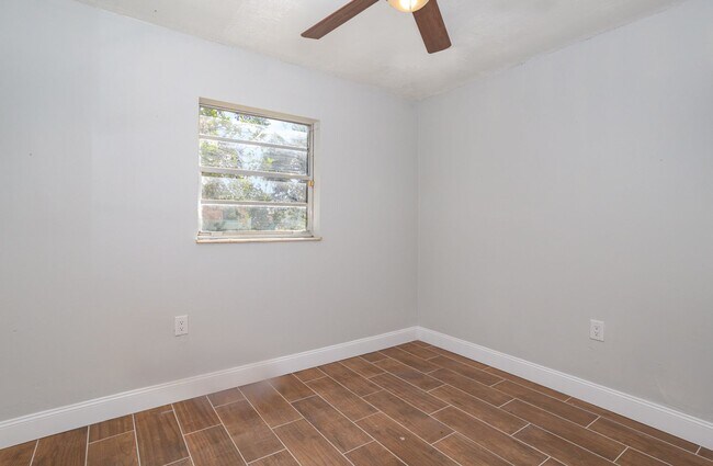 Building Photo - Very Cute Two Bedroom Single Family Home - Now Available