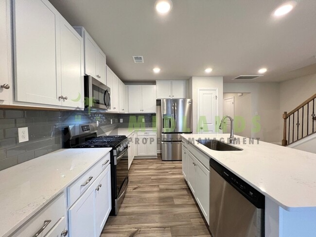 Building Photo - 1221C Champions Rest