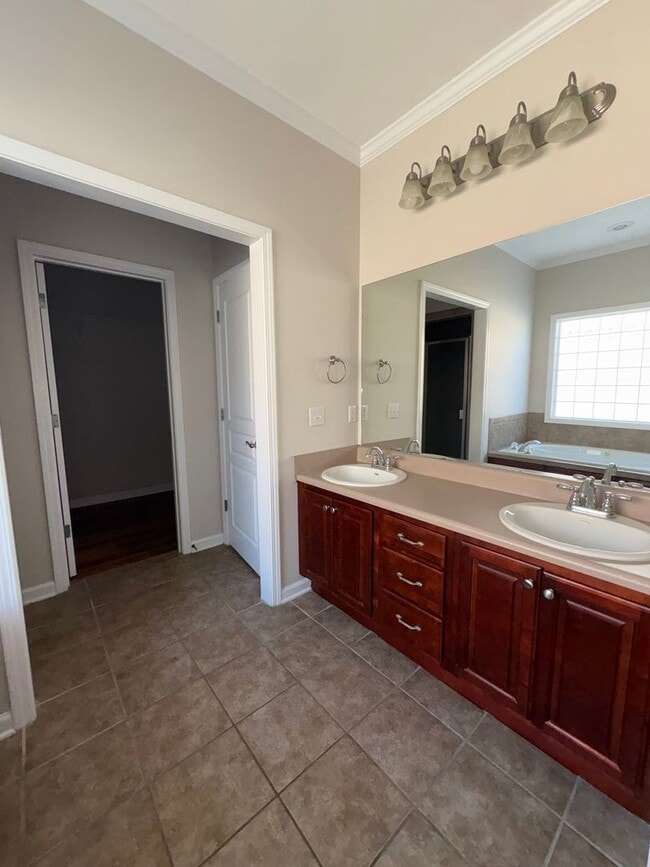 Building Photo - Cotton Creek!!!