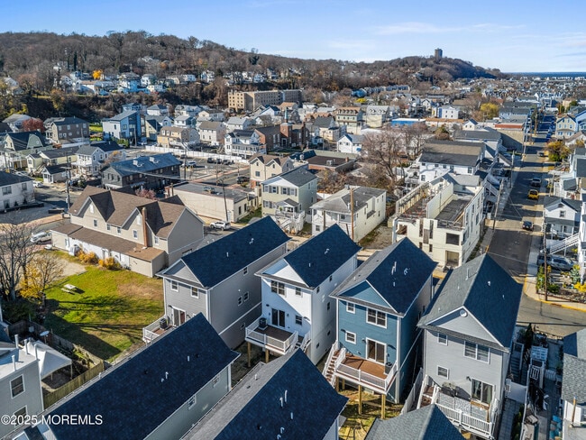 Building Photo - 53 Miller St