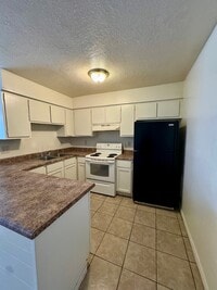 Building Photo - 625 Louisiana Blvd SE