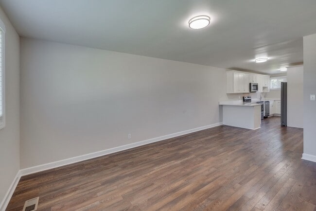 Building Photo - 405 Figuers Dr