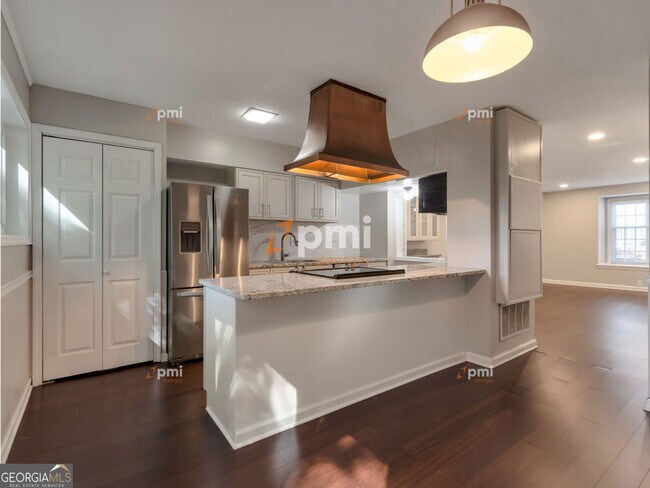 Building Photo - 3083 Colonial Way