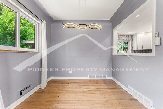 Building Photo - Charming Updated home with Garage and Cent...