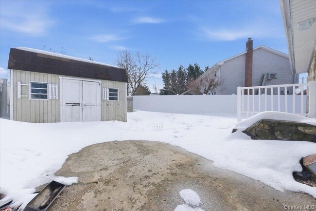 Building Photo - 801 Main St