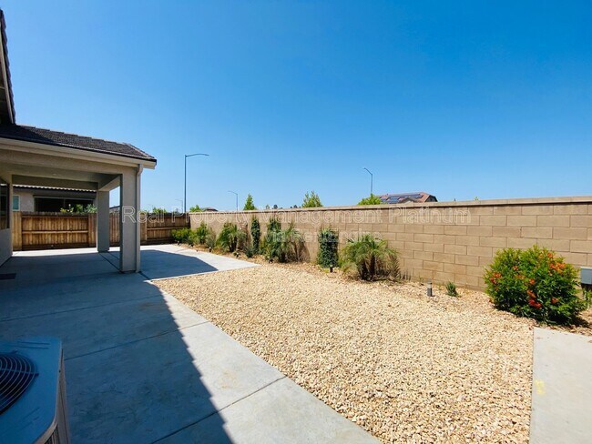 Building Photo - 1046 Lindsay Ln