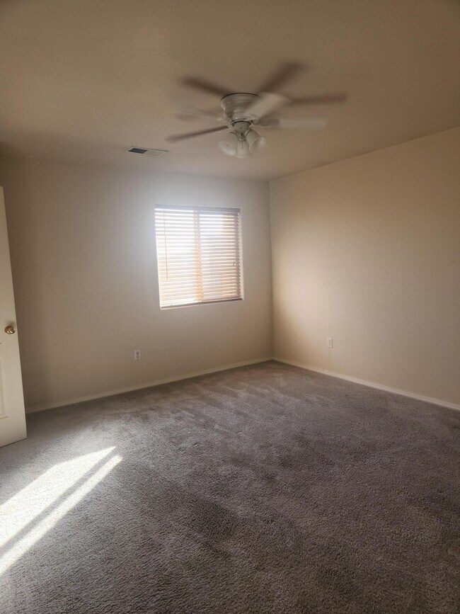 Building Photo - 2421 Falesco Rd SE