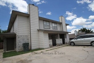 Building Photo - Move-In Today!