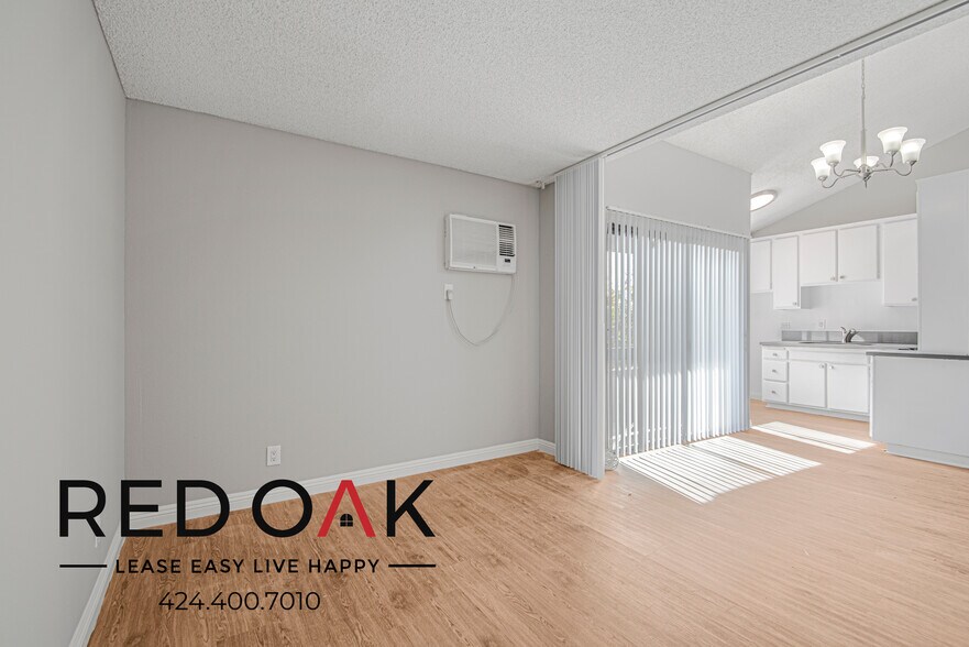 Building Photo - 8614 Woodley Ave