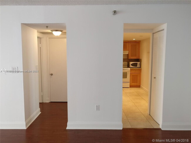 Building Photo - 20515 E Country Club Dr