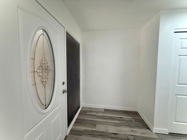 Building Photo - 3 Bedroom Home in Holladay now available