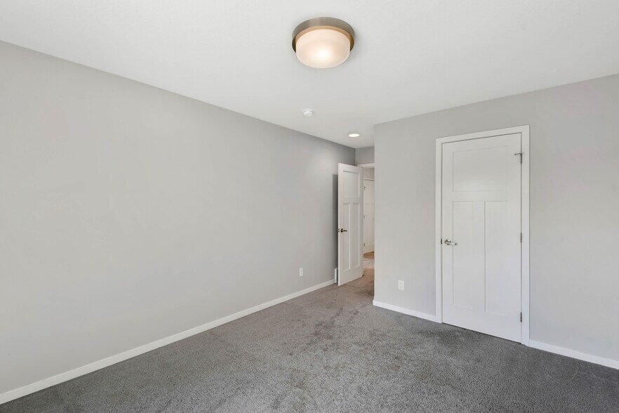 Building Photo - 154 W Beaton Dr