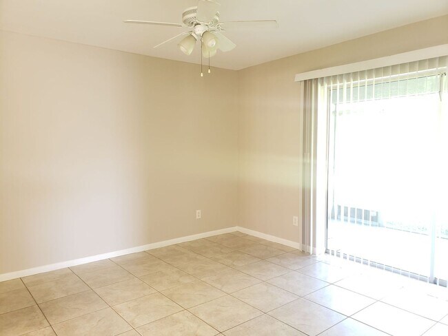Building Photo - WR-16 Gebel 1101 Duplex