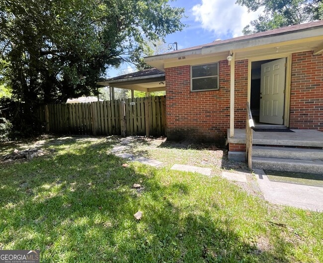 Building Photo - 504 Bowen St