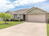 Building Photo - Welcome to your future home in Hollister, ...