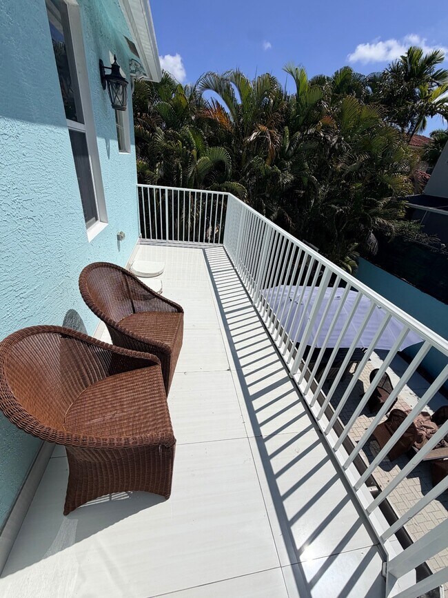 Building Photo - 400 SW 15th Dr